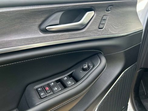 New 2025 Jeep Grand Cherokee Overland w/ Adv Protech Group III image 6