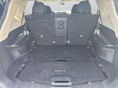 Used 2017 Nissan Rogue SV AWD/4WD image 10
