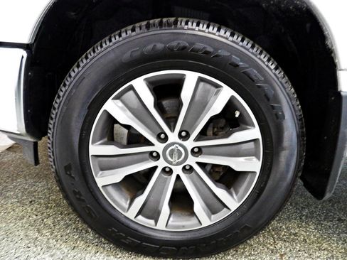 Used 2017 Nissan Titan SL AWD/4WD image 18
