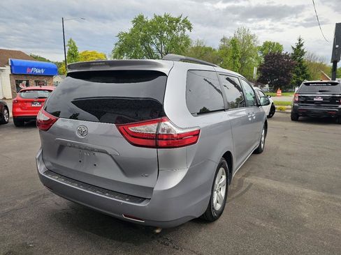 Used 2016 Toyota Sienna LE FWD image 11