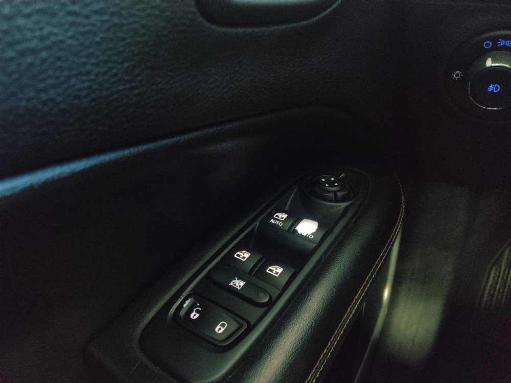 Used 2019 Jeep Compass Latitude FWD image 27