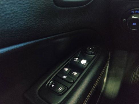 Used 2019 Jeep Compass Latitude FWD image 27