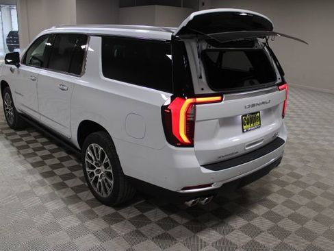 New 2026 GMC Yukon XL Denali AWD/4WD image 14