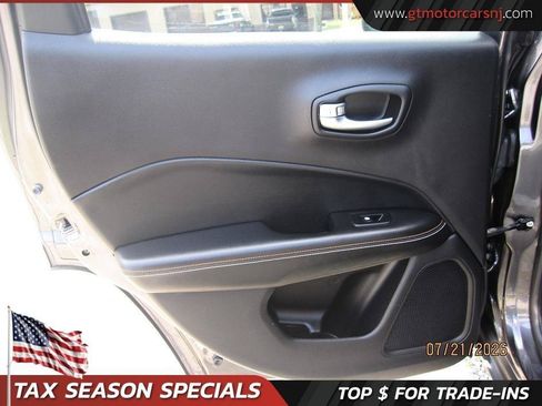 Used 2017 Jeep Compass Latitude w/ Popular Equipment Group AWD/4WD image 18