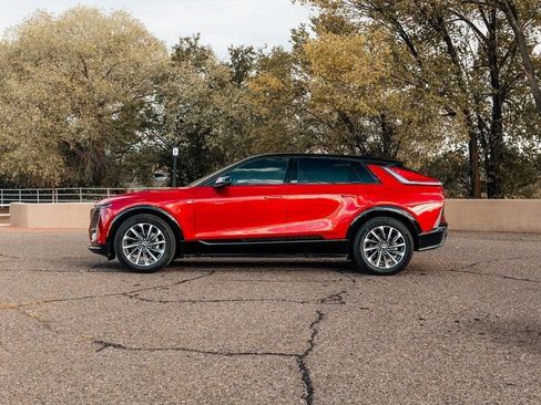 Used 2025 Cadillac Lyriq Sport w/ LPO, Floor Liner Package RWD image 4