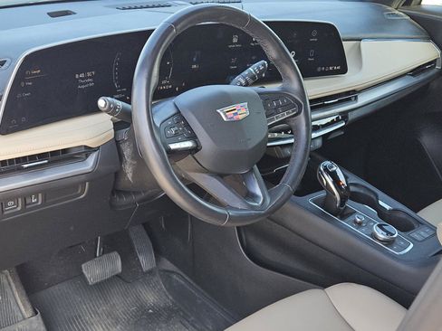 Used 2024 Cadillac XT4 Luxury w/ Cold Weather Package FWD image 27