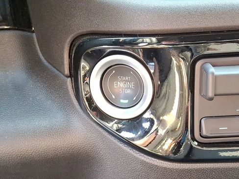 Used 2025 Chevrolet Silverado 1500 LT image 24