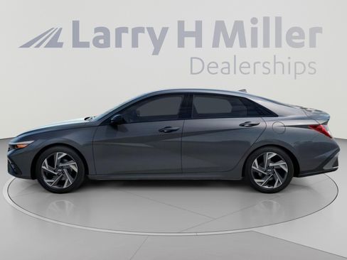 New 2026 Hyundai Elantra SEL Sport FWD image 3