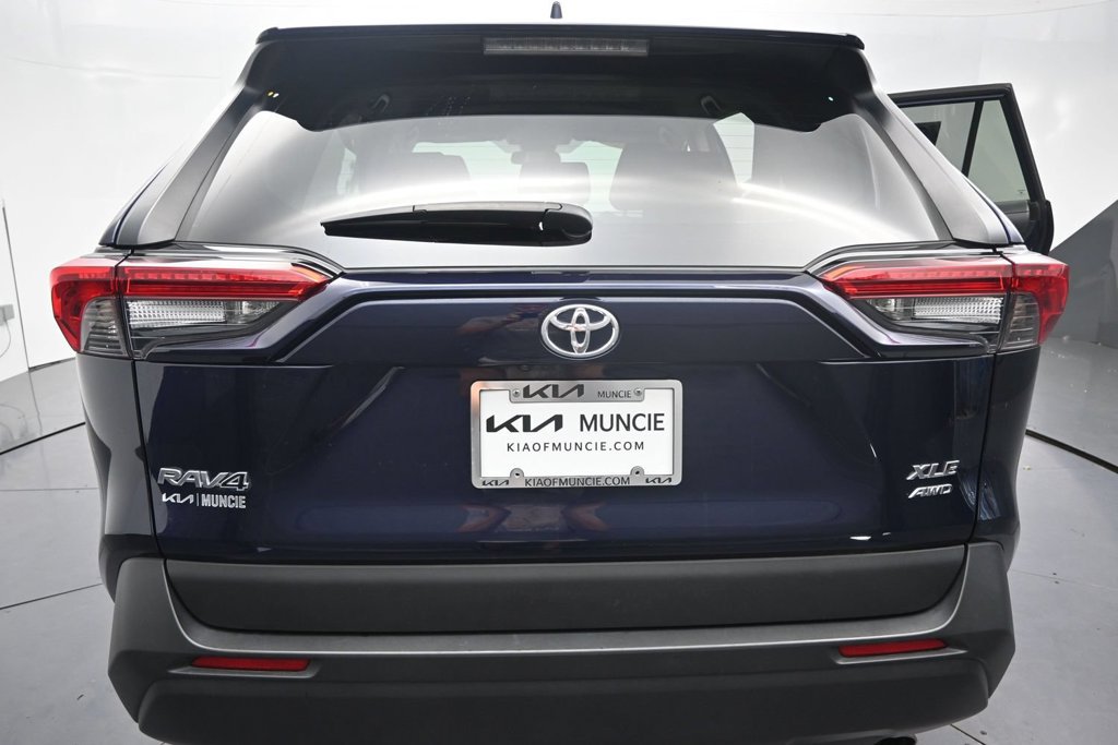 Used 2025 Toyota RAV4 XLE AWD/4WD image 9