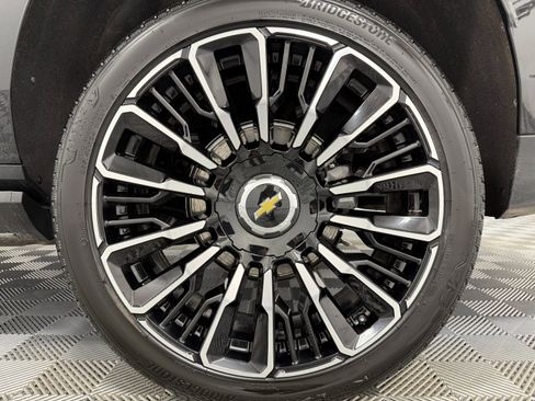 Used 2025 Chevrolet Suburban High Country image 48