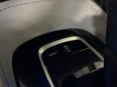 Used 2020 Toyota Corolla SE FWD image 31