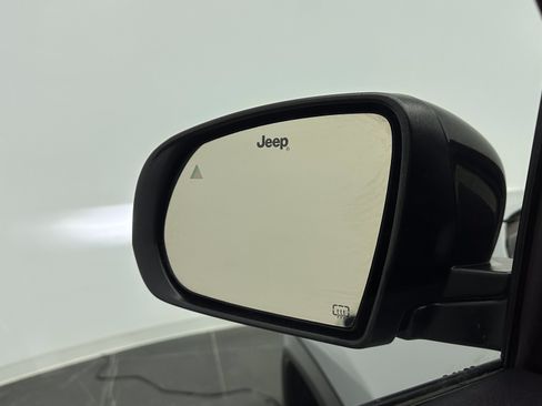 Used 2025 Jeep Compass Limited AWD/4WD image 12