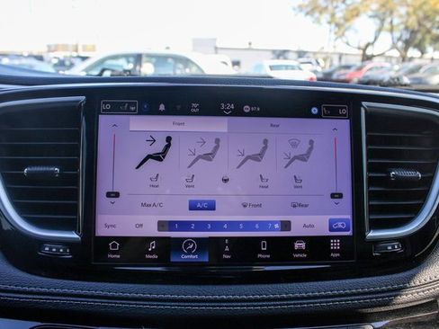 Used 2023 Chrysler Pacifica Limited w/ S Appearance Package image 25