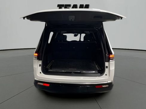 Used 2024 Jeep Grand Wagoneer L Series III AWD/4WD image 6