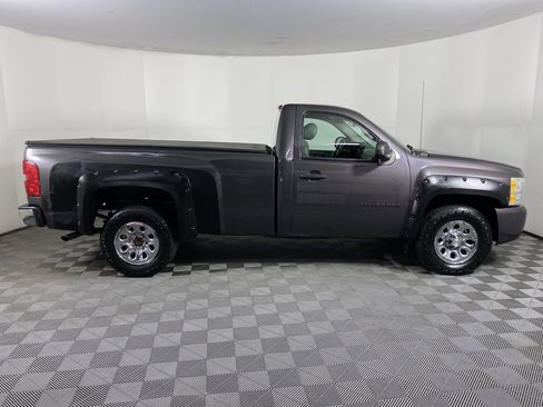 Used 2010 Chevrolet Silverado 1500 W/T w/ LS Package image 2