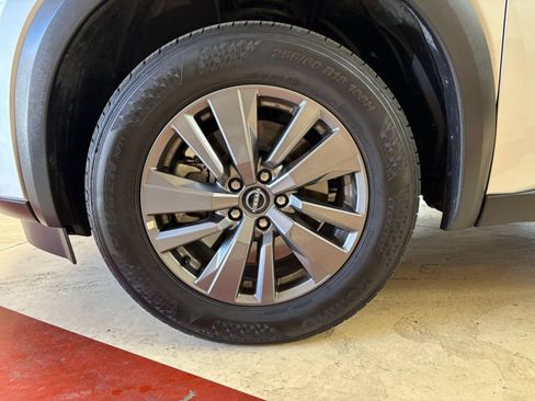 Used 2025 Nissan Pathfinder SV FWD image 28