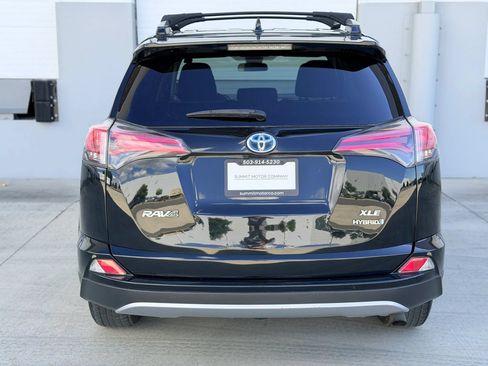 Used 2017 Toyota RAV4 XLE w/ Carpet Mat Package AWD/4WD image 4