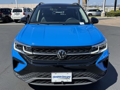 Used 2024 Volkswagen Taos SE image 3