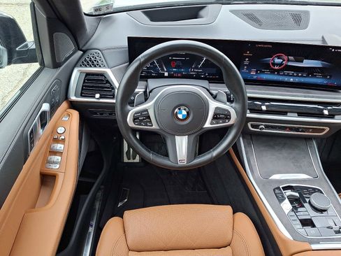Certified 2024 BMW X7 xDrive40i w/ M Sport Package AWD/4WD image 13