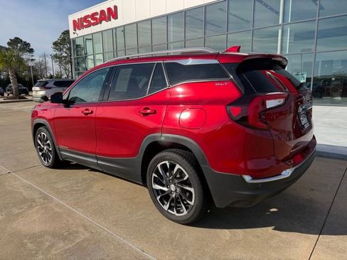 Used 2022 GMC Terrain SLT image 3