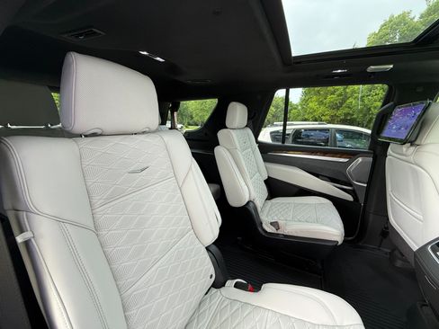 Used 2025 Cadillac Escalade Sport Platinum w/ LPO, Floor Liner Package AWD/4WD image 35