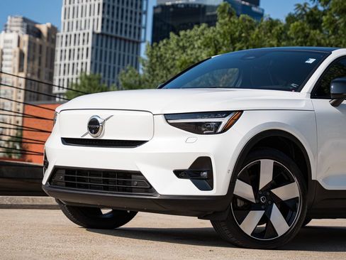 Certified 2023 Volvo C40 P8 Recharge Ultimate AWD/4WD image 2