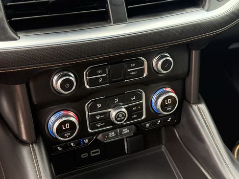 Used 2023 GMC Yukon XL AT4 AWD/4WD image 22