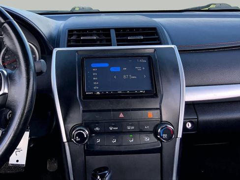 Used 2015 Toyota Camry SE FWD image 7