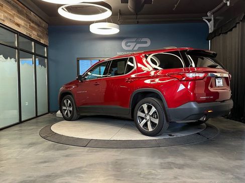 Used 2020 Chevrolet Traverse LT w/ LT Premium Package image 5