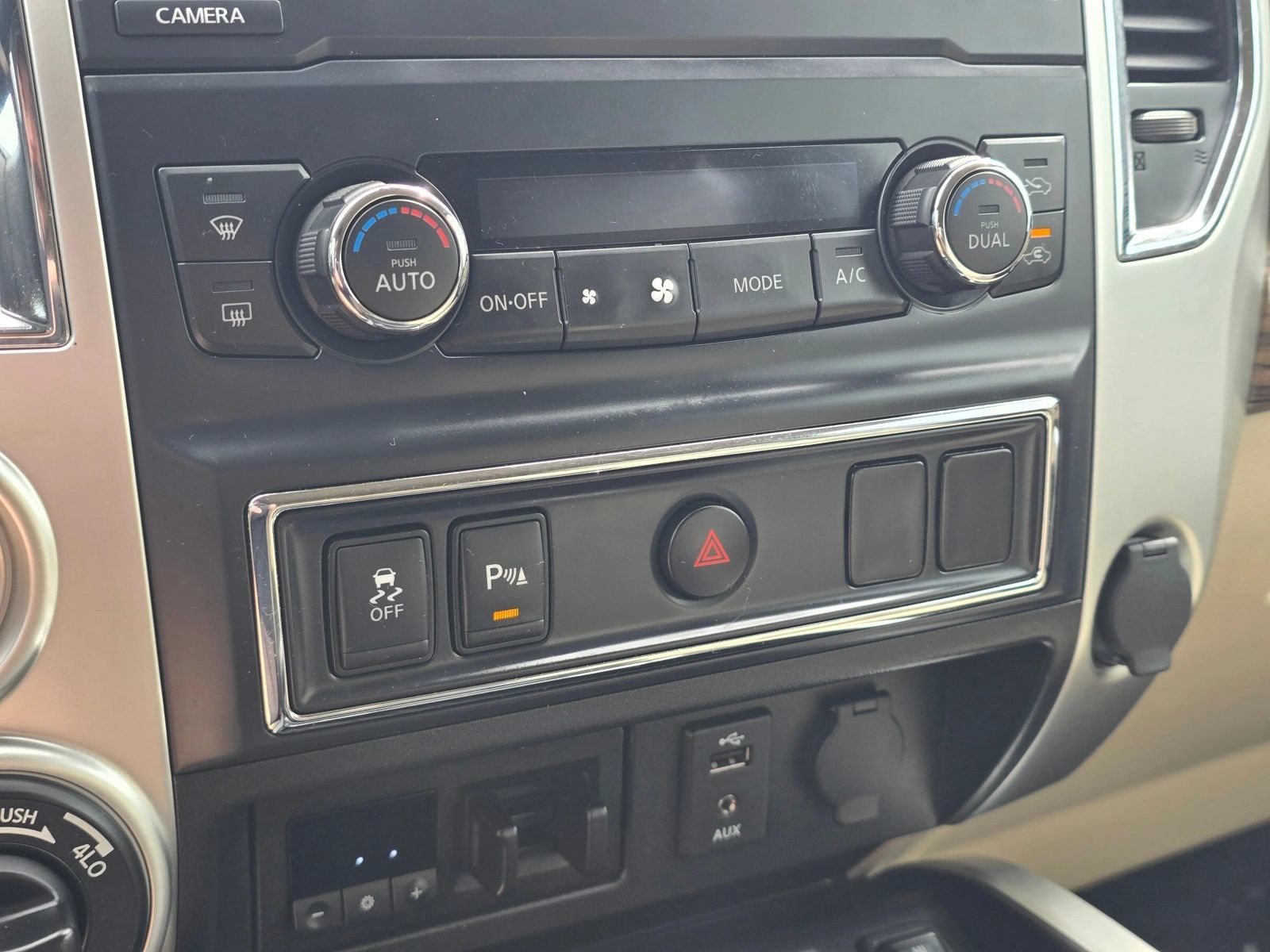 Used 2016 Nissan Titan SL AWD/4WD image 29