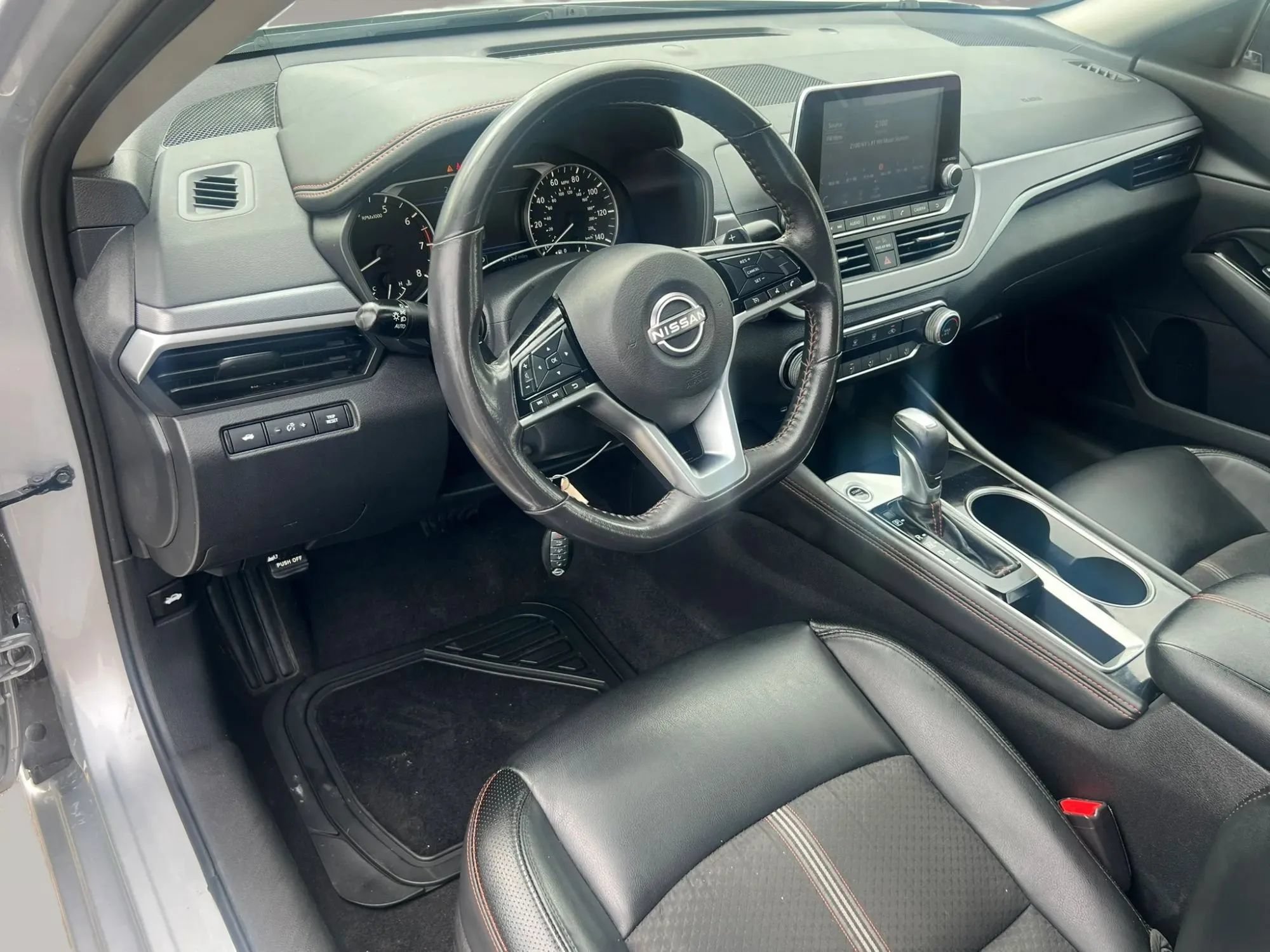 Used 2024 Nissan Altima 2.5 SR FWD image 14
