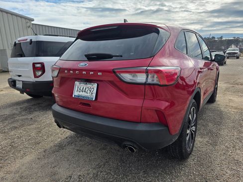 Used 2022 Ford Escape SE w/ SE Sport Appearance Package image 6