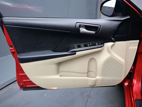 Used 2012 Toyota Camry LE FWD image 9