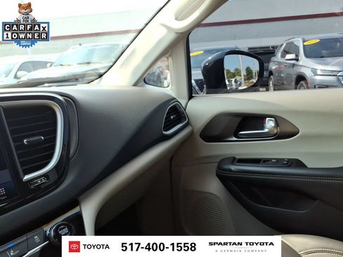 Used 2024 Chrysler Pacifica Touring-L FWD image 22