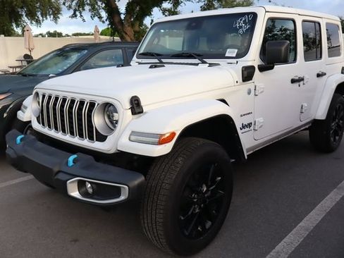 Used 2024 Jeep Wrangler Unlimited Sahara AWD/4WD image 4