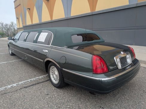 Used 1999 Lincoln Town Car Executive image 7