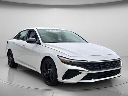 Used 2026 Hyundai Elantra Sport w/ Cargo Package FWD image 9