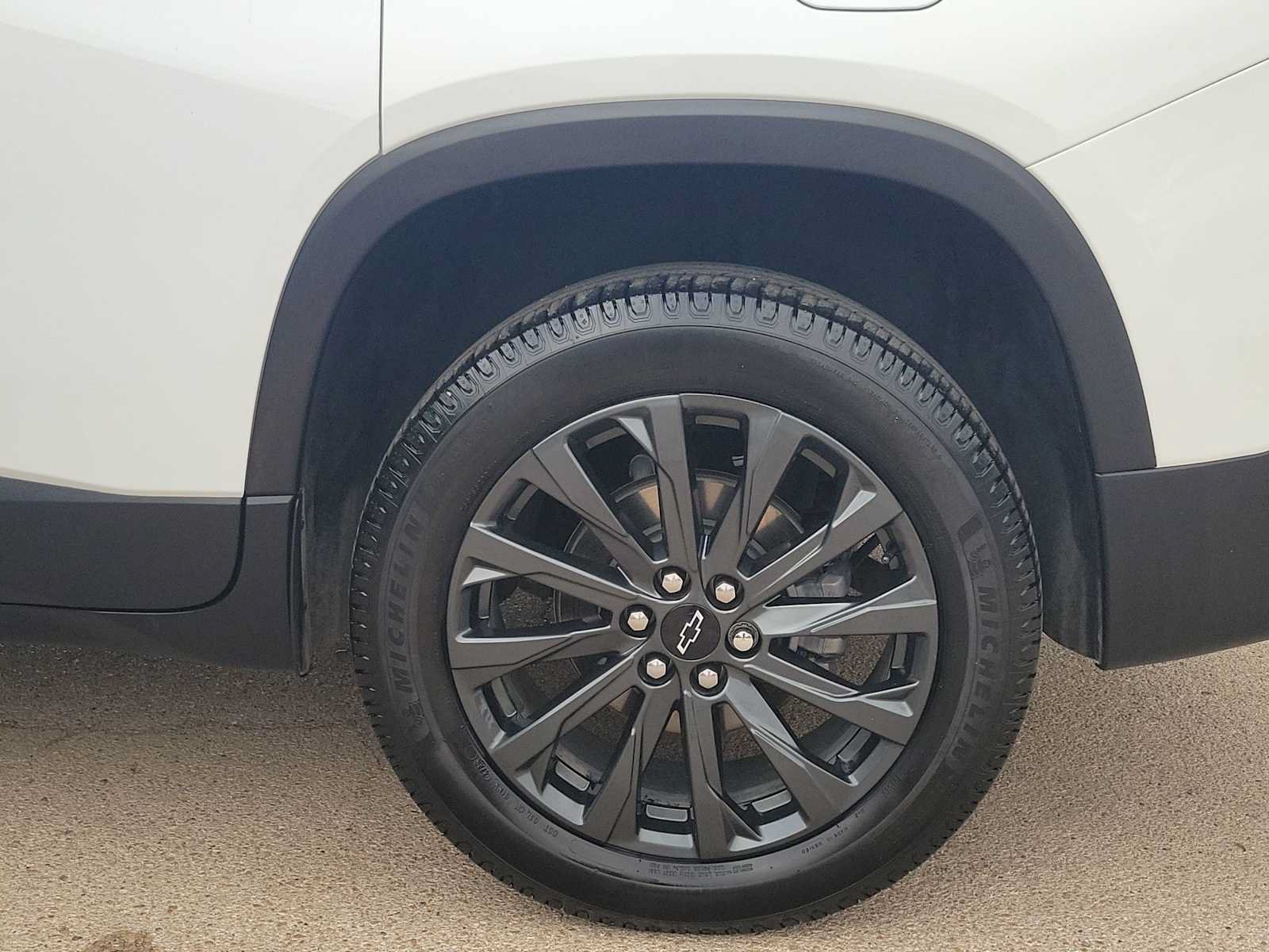 Used 2023 Chevrolet Traverse RS FWD image 12