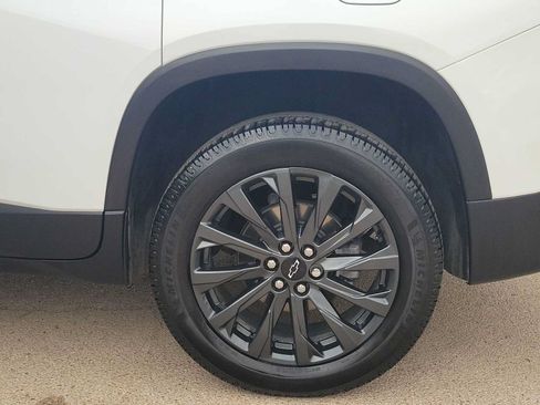 Used 2023 Chevrolet Traverse RS FWD image 12