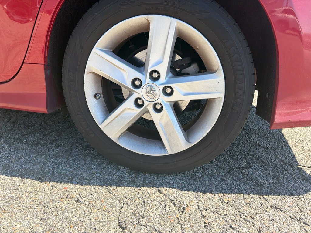 Used 2014 Toyota Camry SE FWD image 39