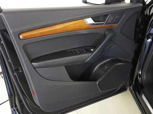 Used 2023 Audi Q5 2.0T Premium w/ Convenience Package image 11