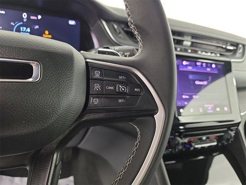 Used 2025 Jeep Grand Cherokee L Laredo image 23