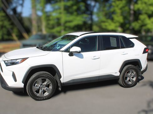 Used 2024 Toyota RAV4 XLE image 4