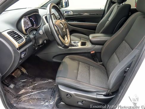 Used 2016 Jeep Grand Cherokee Laredo 75th Anniversary AWD/4WD image 9