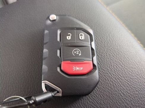 Used 2026 Jeep Wrangler Unlimited Sahara AWD/4WD image 28