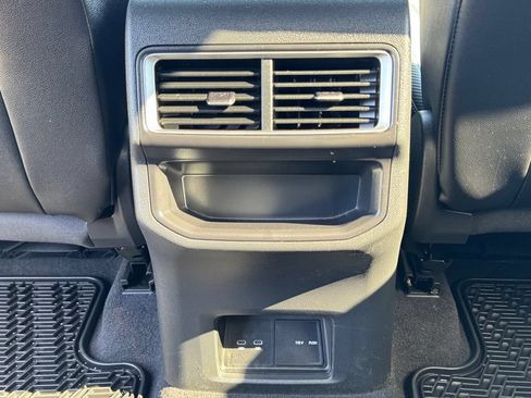 Used 2024 Volkswagen Atlas Cross Sport SE AWD/4WD image 20