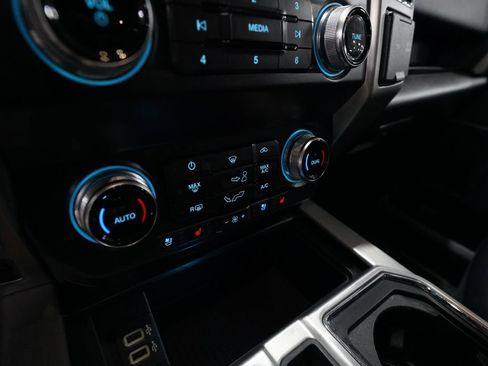 Used 2019 Ford F150 Platinum w/ Equipment Group 701A Luxury AWD/4WD image 19