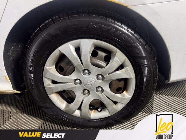 Used 2010 Hyundai Elantra GLS FWD image 23