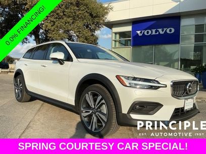 New 2026 Volvo V60 B5 Cross Country Plus w/ Protection Package Premier