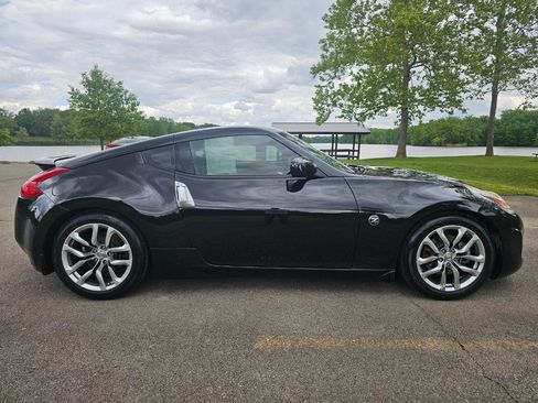 Used 2014 Nissan 370Z Coupe RWD image 4